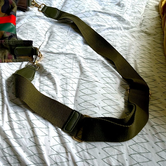 Ahdorned nylon camo messenger bag with adjustable strap - Picture 3 of 10